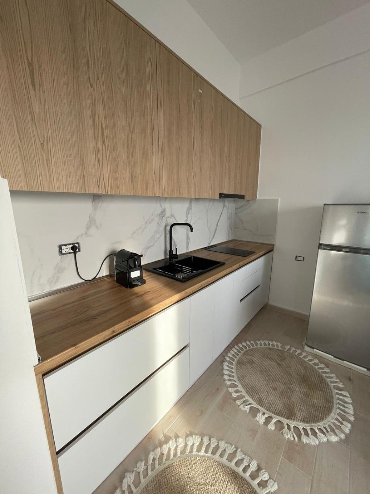 Bardhi M Bay Blu Apartament *